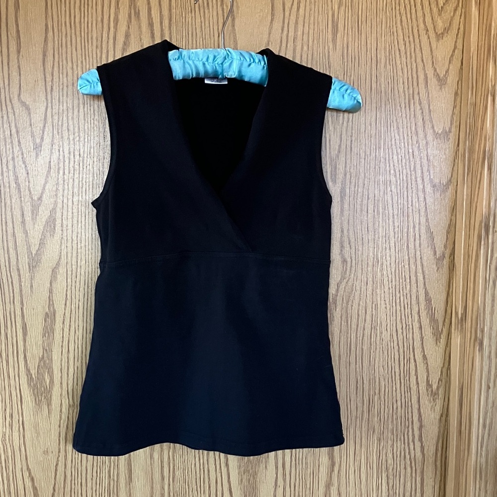 Roots black v-neck tank top